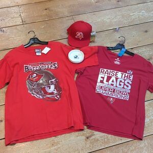 Tampa Bay Buccaneers fan, 2 tees, hat, coin tray bundle!